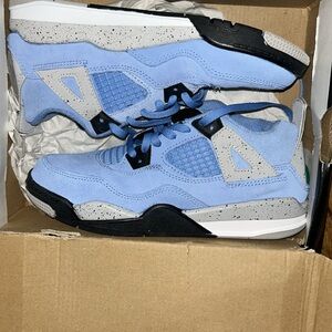 BRAND NEW!! 2Y Jordan 4 New Never Worn University Blue Black